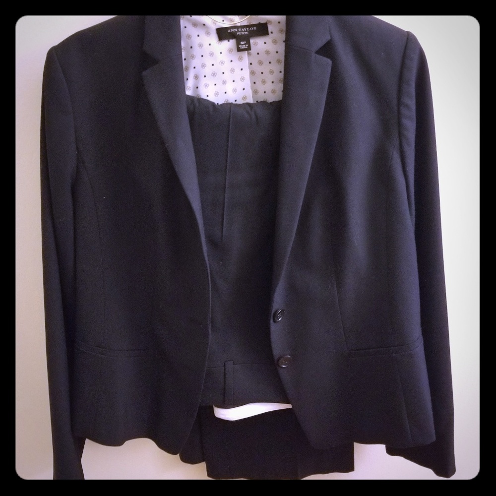 3 piece Ann Taylor - Navy suit
